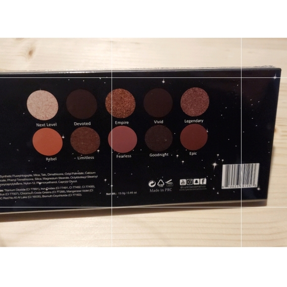 ☆NEW & Sealed Iconic Palette & Brush☆ - Picture 2 of 4